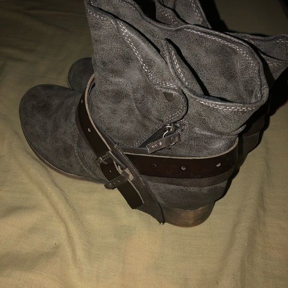 Maurices Becky Side Zip Ankle Boot - Picture 3 of 3